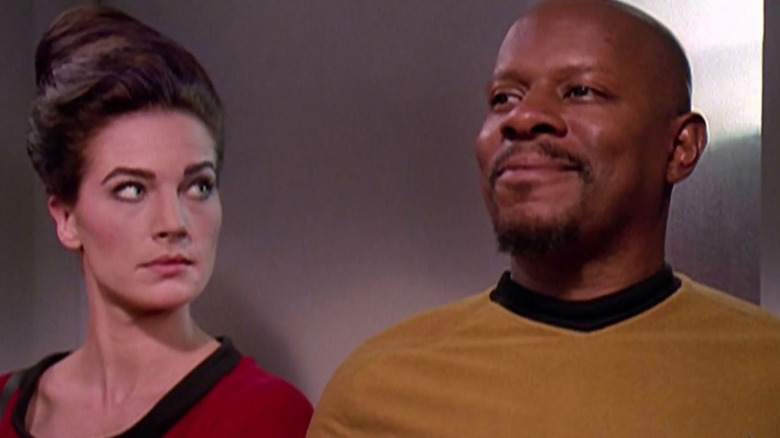 Star Trek: Deep Space Nine's Dax glances at Sisko