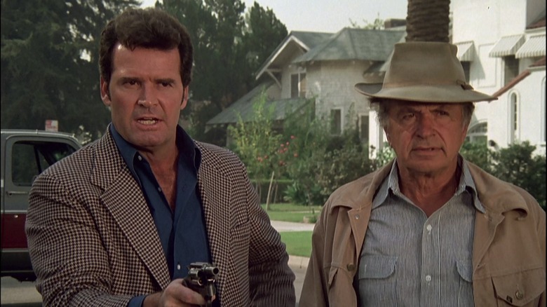 Jim Rockford (James Garner) and Rocky Rockford (Noah Beery Jr.) intimidate someone in The Rockford Files