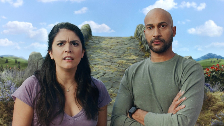 Melissa Gimble (Cecily Strong) and Josh Skinner (Keegan Michael-Key) staring forward on Schmigadoon!