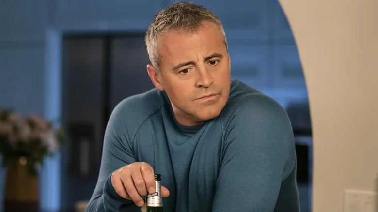 Matt Leblanc as a fictionalized version of himself, holding a beer on Episodes