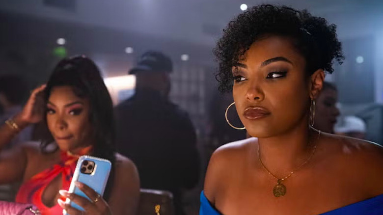 KaMillion as Mia holding phone next to Aida Osman as Shawna in Rap Sh!t