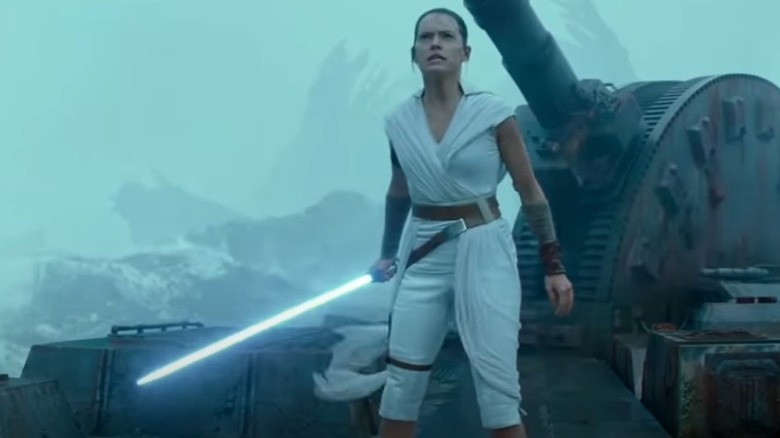 Rey lightsaber