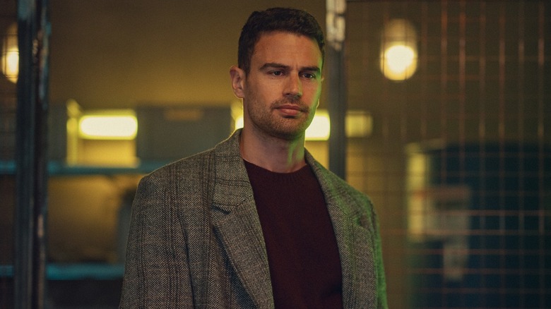Theo James' Eddie Horniman wearing a shirt and jacket in The Gentlemen