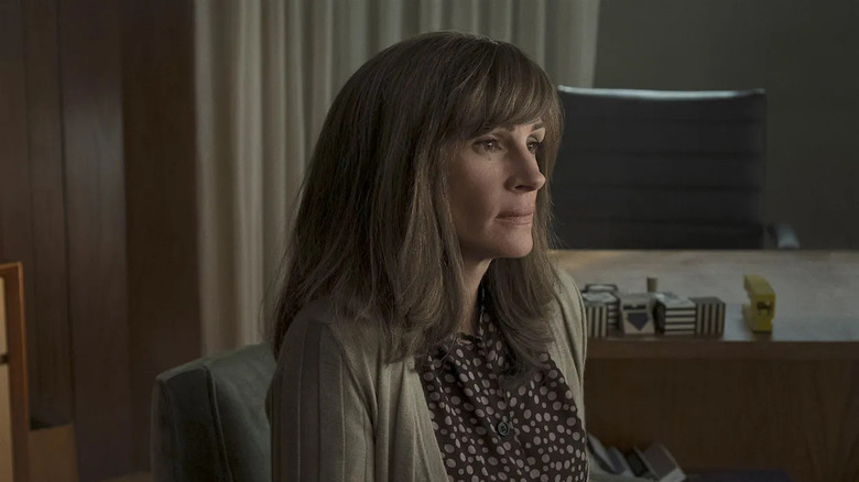 Heidi Bergman (Julia Roberts) attends a session in Homecoming