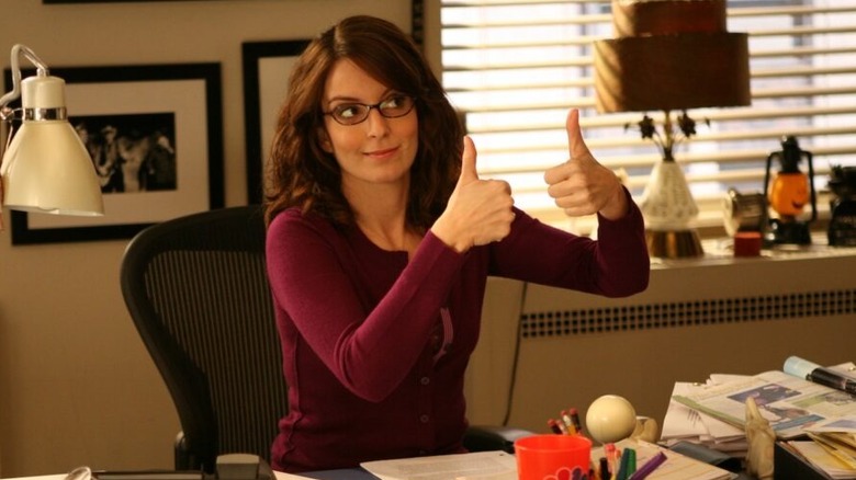 Tina Fey as Liz Lemon giving two thumbs up in 30 Rock