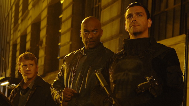 Dash Mihok as Detective Martin Soap stands next to Colin Salmon as Paul Budiansky, and Ray Stevenson as Frank Castle in Punisher: War Zone