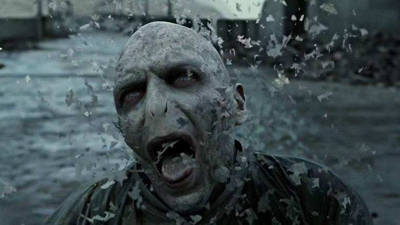 Voldemort (Ralph Fiennes) turning to flakes in Harry Potter and the Deathly Hallows - Part 2