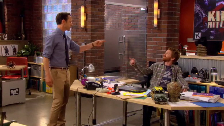 Warner (Giovanni Ribisi) and Eli (Seth Green) point at each other in Dads