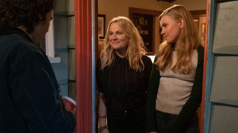 Poehler and Robinson in doorway