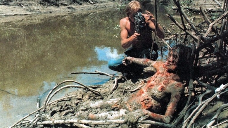 Robert Kerman films the decaying corpse of an indigenous person in Cannibal Holocaust