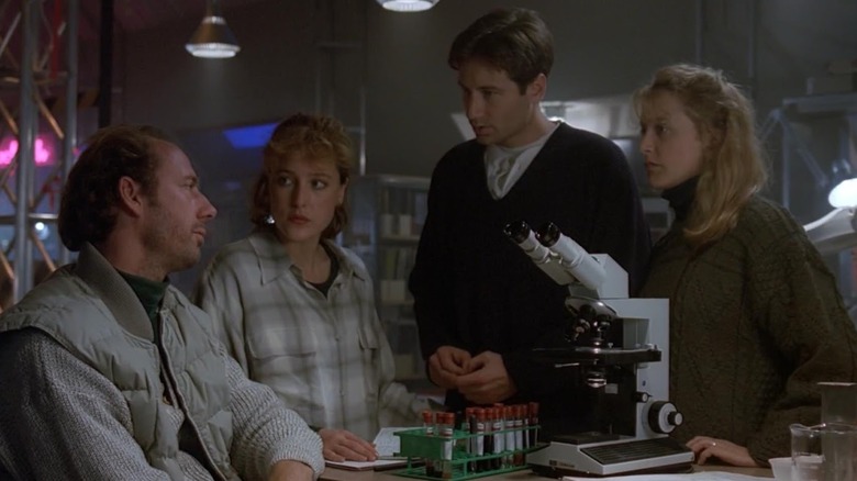 Scully in modler in lab