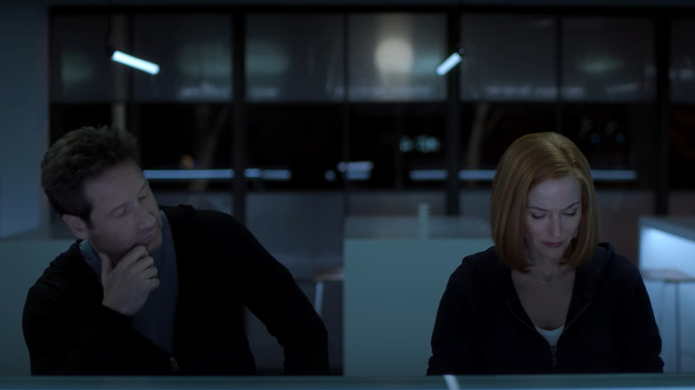 Mulder and Scully in restaurant