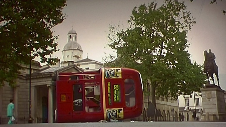 28 Days Later, overturned bus