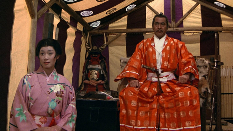 Shogon (1980), Marico and Tourana are sitting at the event. Service is served as Toraga translator