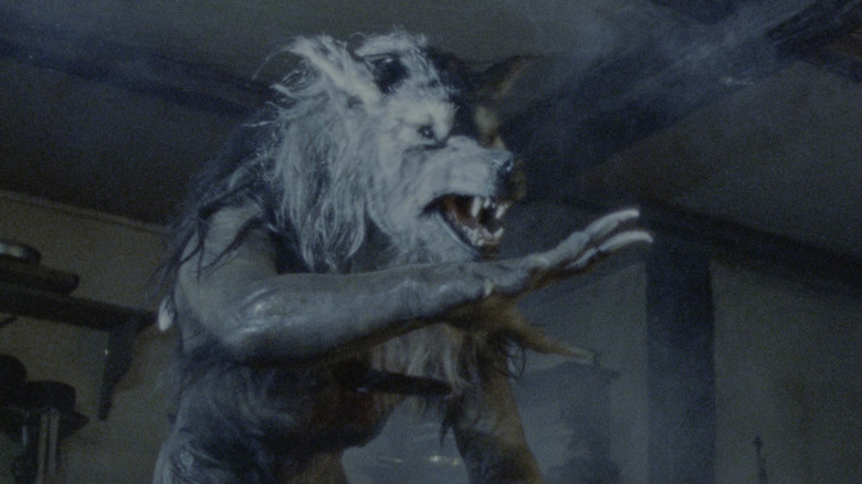 Werewolf attacks soldier in Dog Soldiers