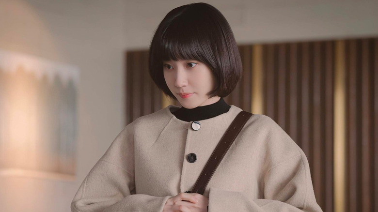 Woo Young-woo (Park Eun-bin) holds her hands in an office in Extraordinary Attorney Woo