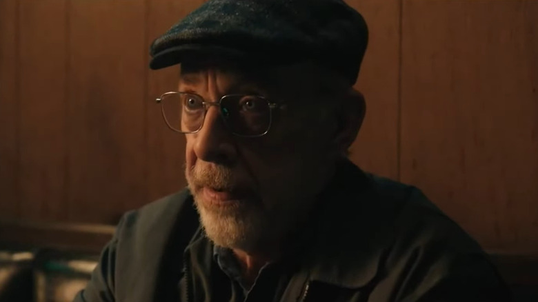 Ray King talking in The Accountant 2