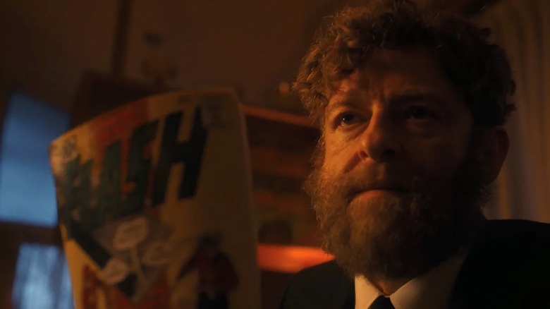 Rabbi Uris holding the Flash #123 comic in It: Welcome to Derry