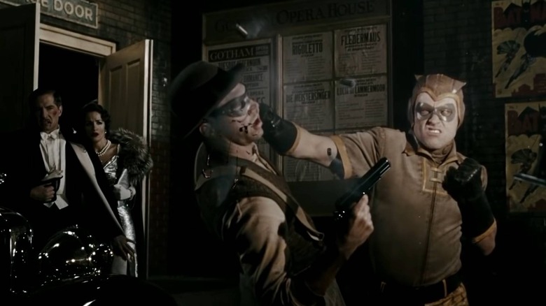 Nite Owl saves the Waynes in Watchmen