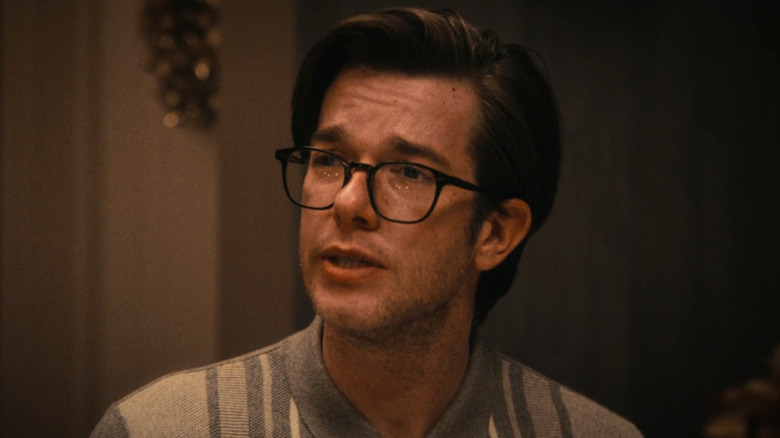 Stevie talking and wearing glasses on The Bear