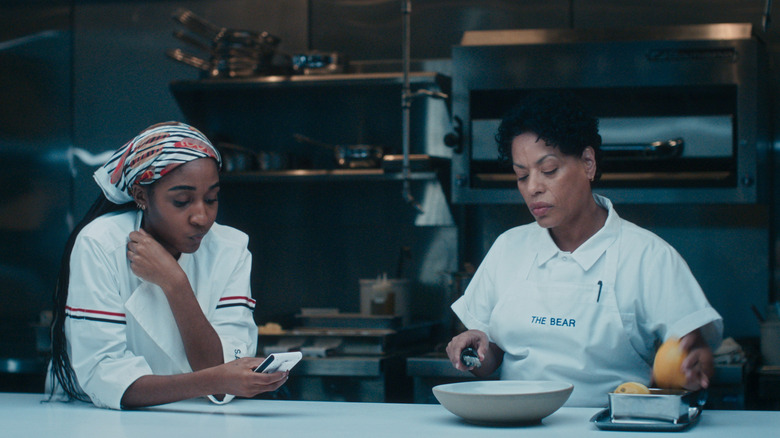 Sydney and Tina in the kitchen in the bear season 4