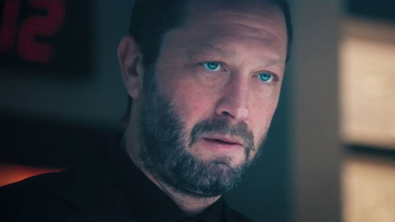 Richie looks stressed in The Bear Season 5