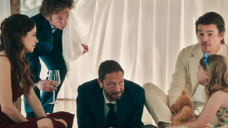 Claire Carmy Richie Frank and Eva under the table at the wedding on The Bear