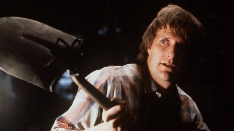 Jeff Daniels Arachnophobia with shovel