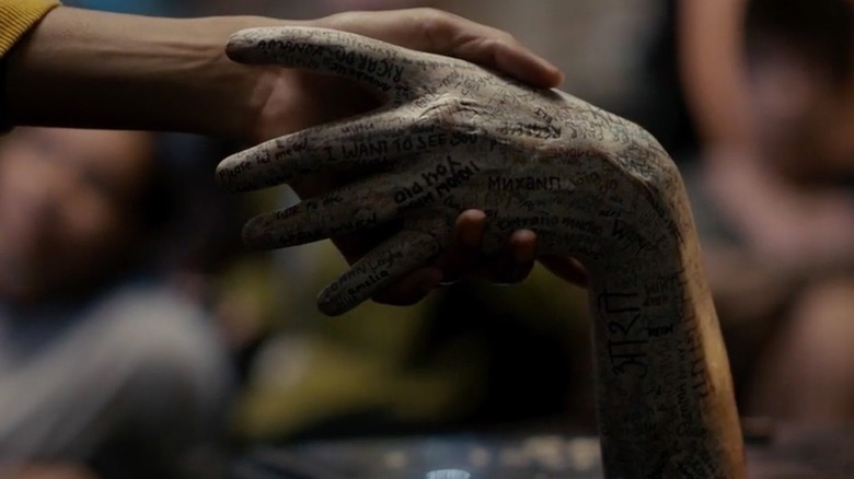 Talk to Me, hand