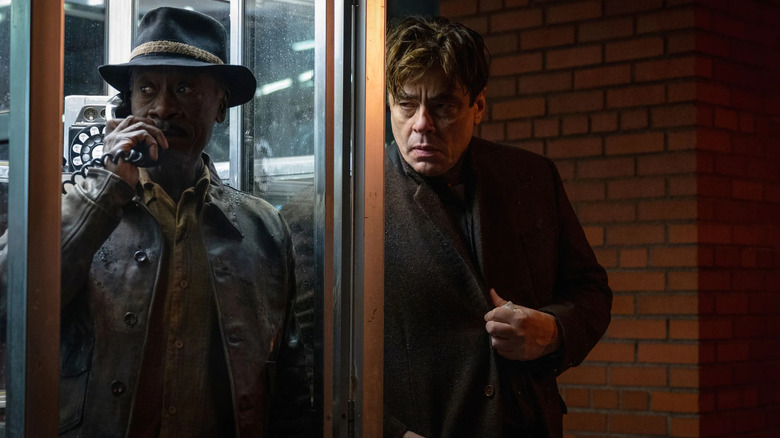 Don Cheadle and Benicio del Toro phone booth