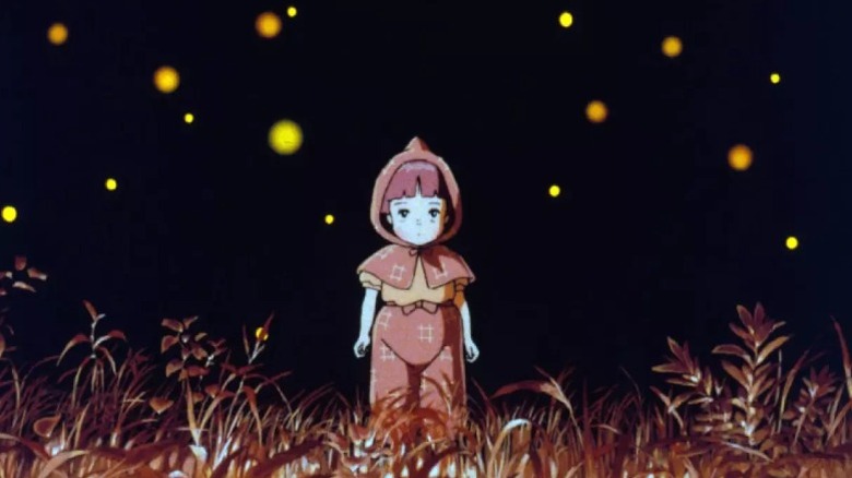 The fireflies gleam around Setsuko.
