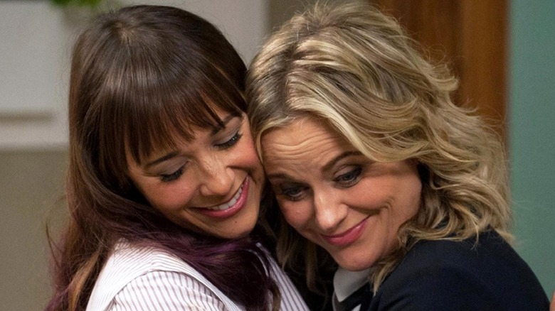 Rashida Jones and Amy Poehler hugging