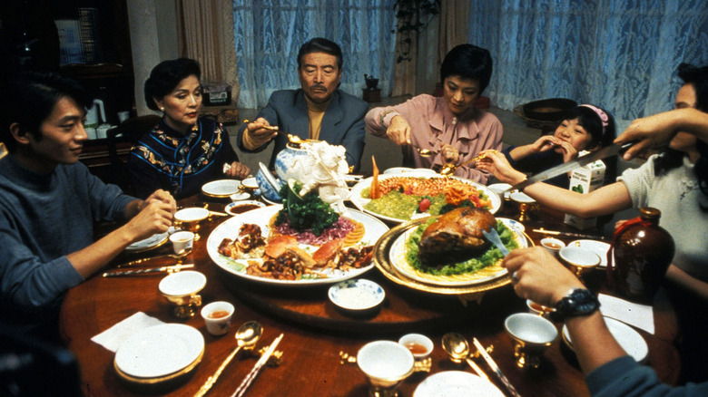 A family sits around a Taiwanese banquet in Eat Drink Man Woman