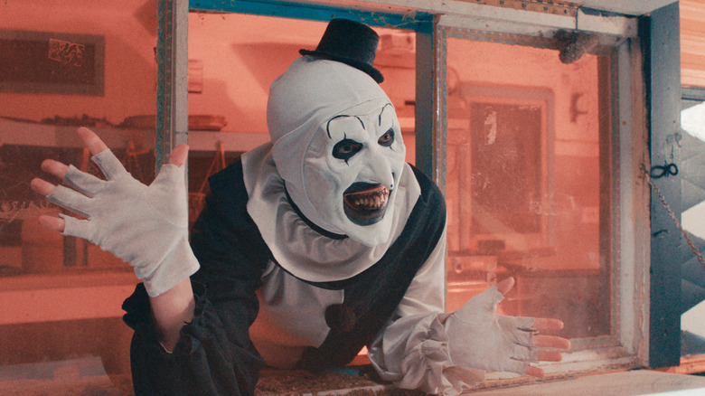 Terrifier 2's Art the Clown smiling 