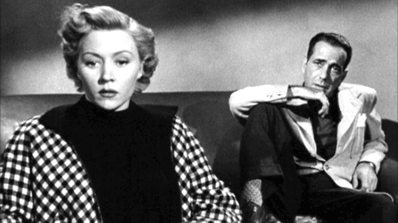 Dix Steele sitting behind Gloria Grahame