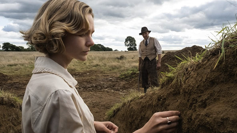 Carey Mulligan and Ralph Fiennes in The Dig