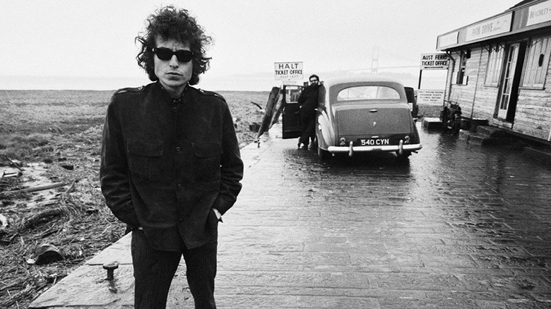 Bob Dylan in sunglasses