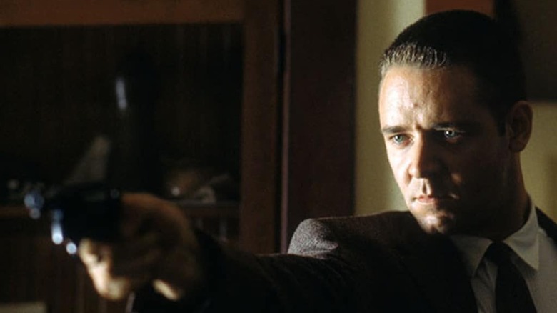 Russell Crowe points gun