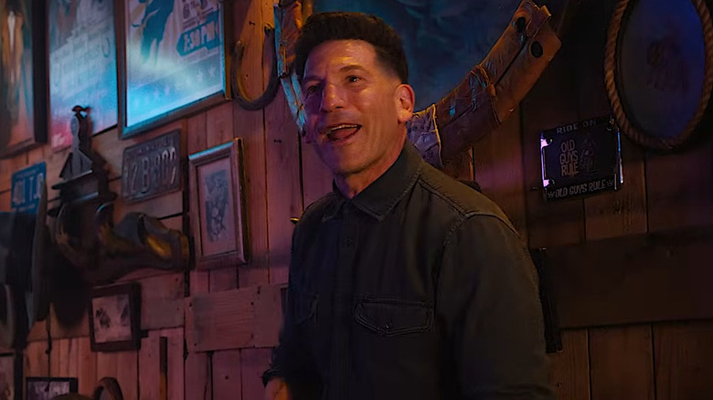 Braxton smiling at his brother in The Accountant 2
