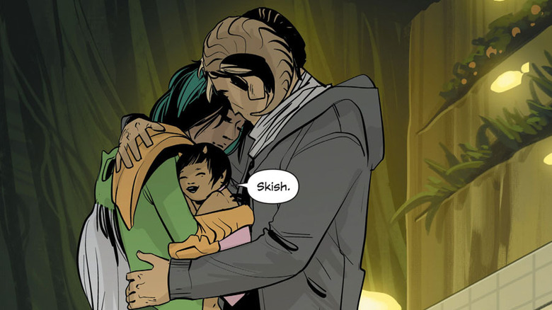 Alana dan Marko memeluk bayi Hazel di Saga