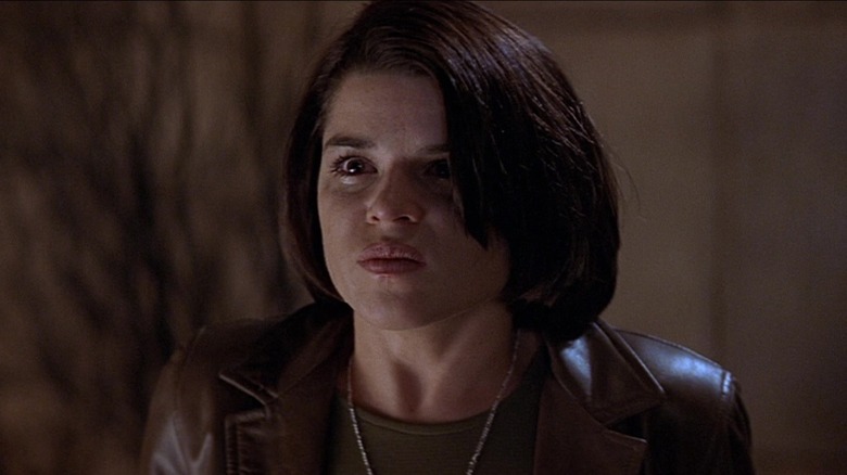 Neve Campbell como Sidney Prescott quando ela parecia assustada 2