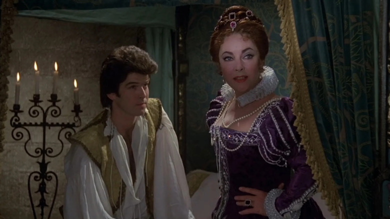 Pierce Prosnan in a non -approved role and Elizabeth Taylor in the role of Marina Greg in the mirror