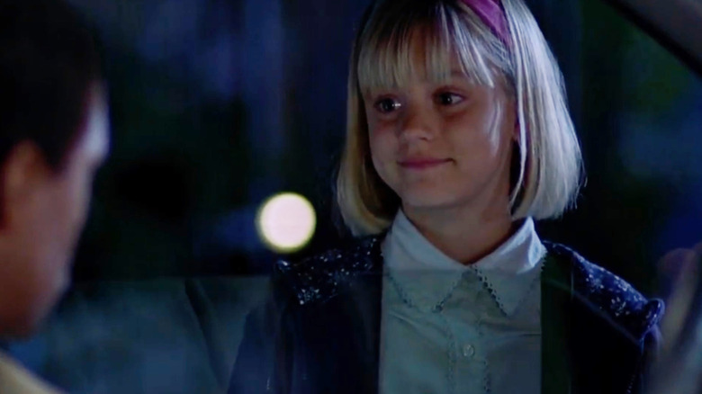 Kaley Cuoco as Karin Carter makes Denzel Washington as Parker Barnes smile in Virtuosity