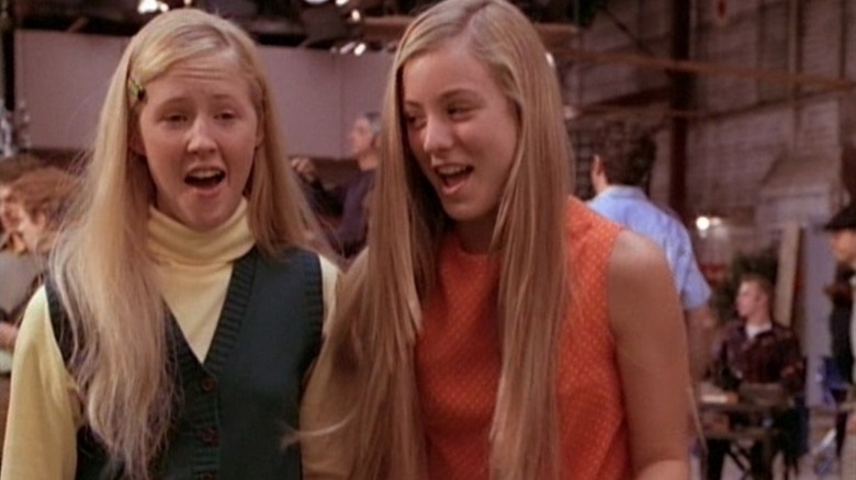Kaitlin Cullum as Eve Plumb and Kaley Cuoco as Maureen McCormick on the set of The Brady Bunch in the TV movie Growing Up Brady