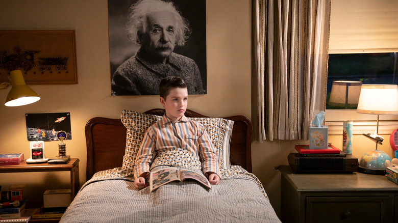 Ian Armitage's Sheldon sits in his bed in 