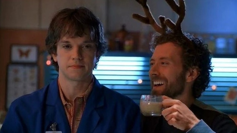 Zack and Hodgins enjoying Christmas on Bones