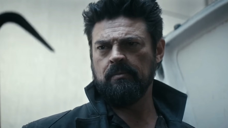 Karl Urban als Billy Butcher met een koevoet in zijn hand in seizoen 5 van The Boys
