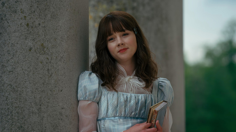 Eloise Bridgerton (Claudia Jessie) leaning against column in Bridgerton