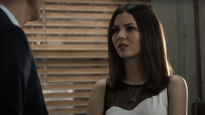 Victoria Justice as Lindy Sampson talks to a man who stands with his back to the camera in Eye Candy