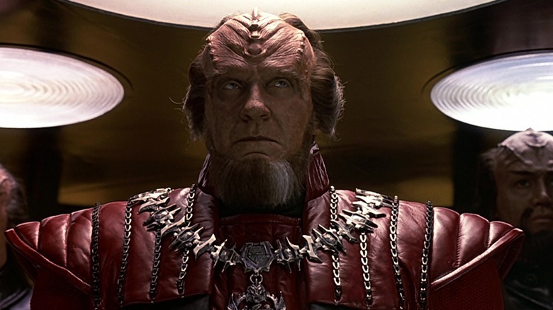 David Warner as a Gurican consultant arrives at the Foundation in Star Treke VIly: Uncommon country
